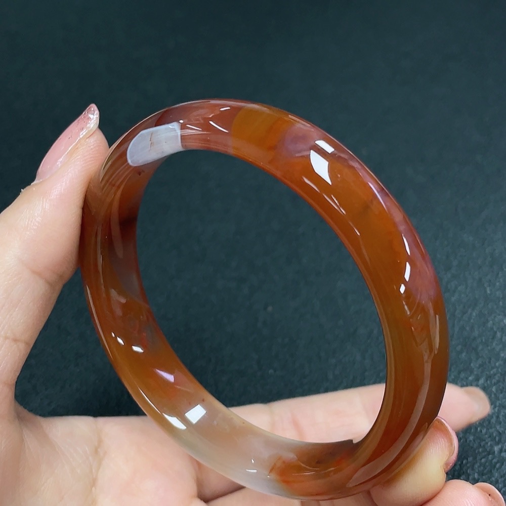 C31617896 Southern Red Agate Bracelet with Visible Organic Inclusions, Total Weight Approx. 37.92g, Size 55.4mm