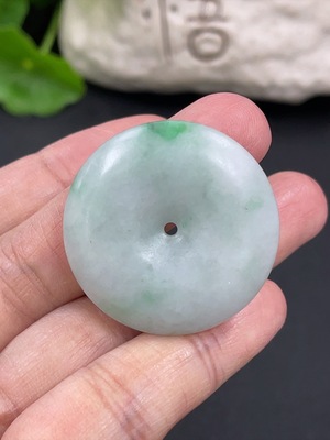 F38493902 翡翠挂件 平安扣 毛货 货品总重约13g