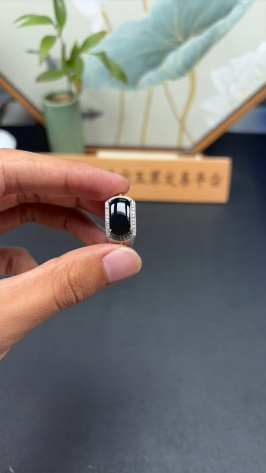 F34003382 Jadeite Cabochon Ring 18k Gold Total Weight Approx.10g Size 20 With Diamond Accents