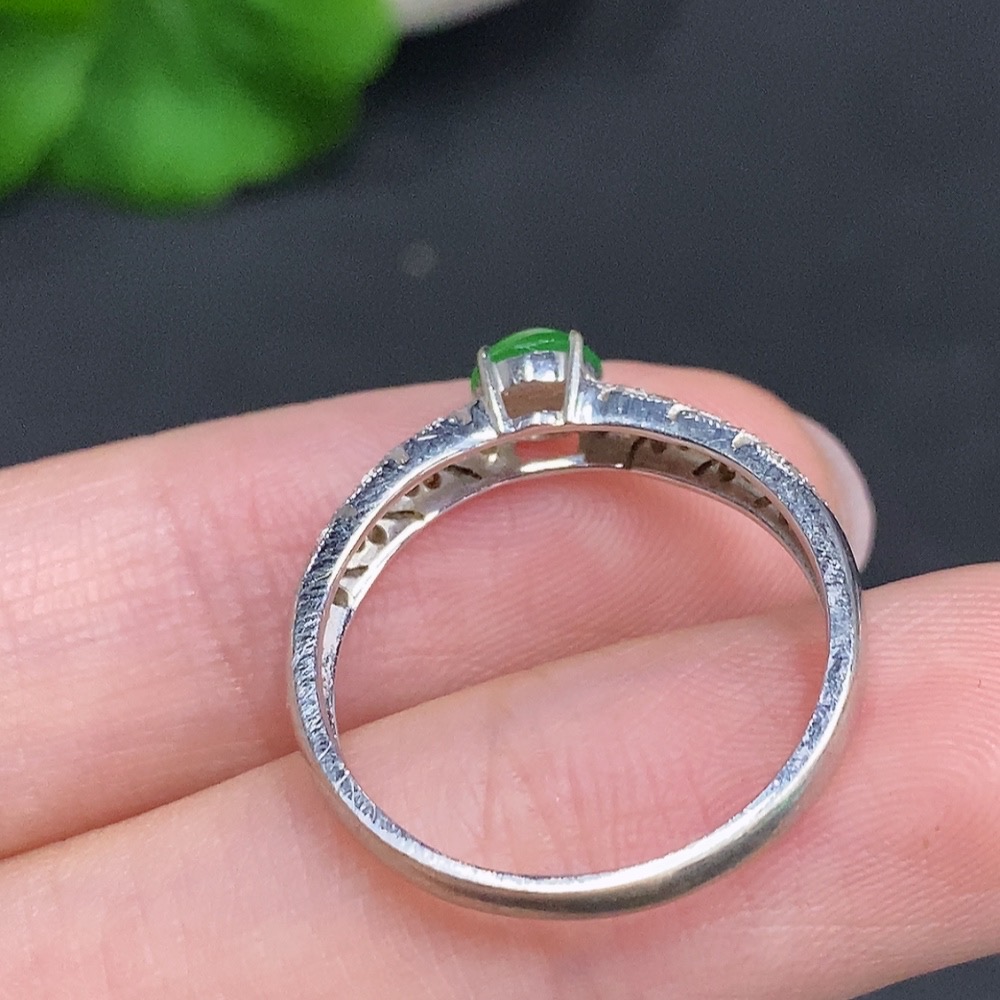 F33942207 Jadeite Cabochon Ring 18k Gold Total Weight Approx. 2.5g Size 16 Accented with Diamonds