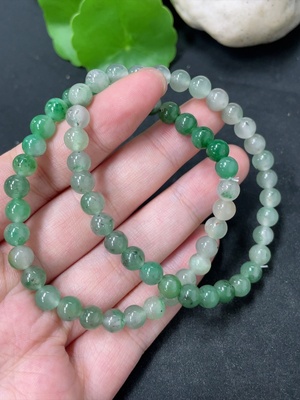H40749677 非洲翠（独龙玉）手串    卡5.8/5.9mm左右    货品总重约18.9g