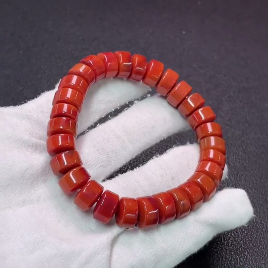 C34990519 Red Agate Bracelet with Visible Organic Matter, Total Weight Approx. 46.97g, Size About 11.3mm