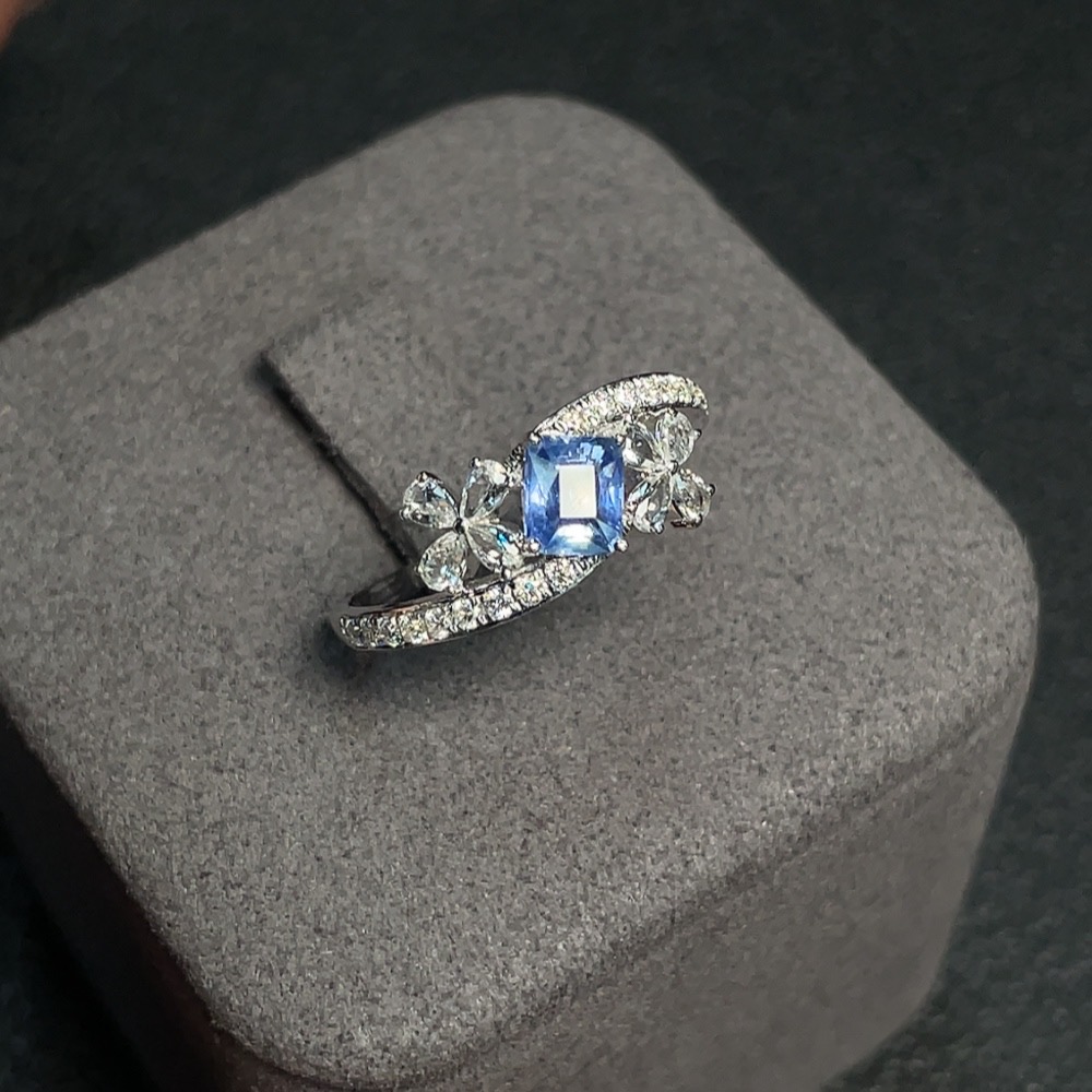 C31682205 Sapphire Ring 35% Gold Content Accented with Round Diamonds Only Total Weight Approx. 1.81g Size 15