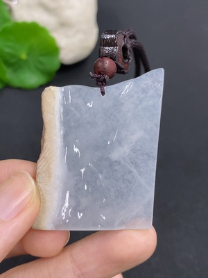 F42967492 翡翠挂件 货品含绳总重约19.1克