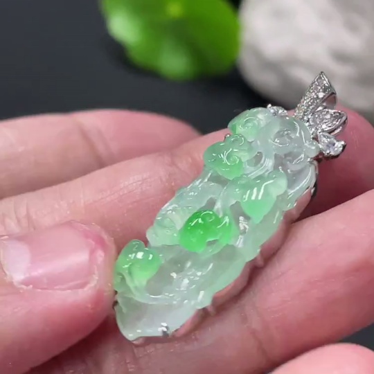 F33936138 Jadeite In Pendant 18meal 18k Gold Inlaid Total Weight Approx.5.3g