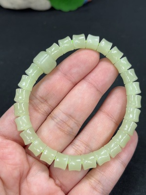 H46488102 和田玉手串 卡7.8mm左右 货品总重约24.6g