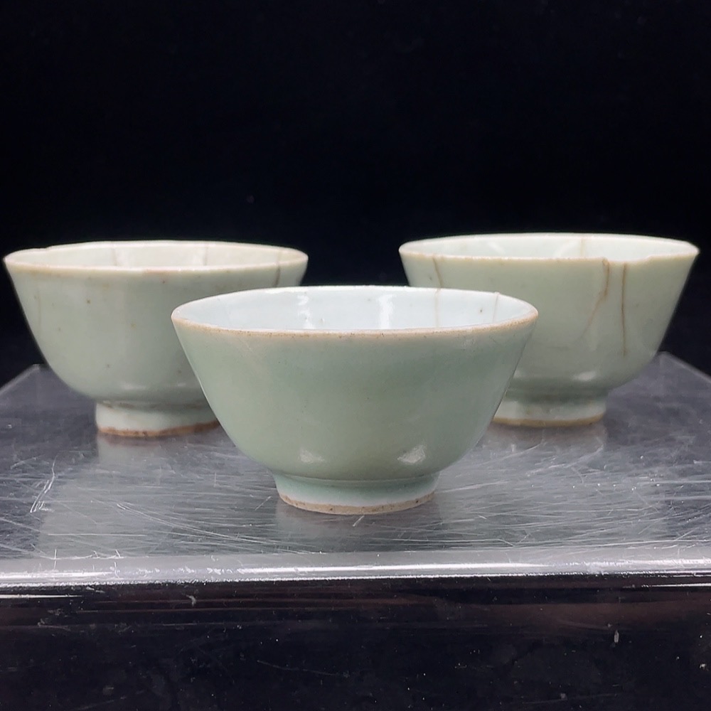 W34988419 Ceramic 3-piece Qing Dynasty pea-green glazed cup (subject to actual item)