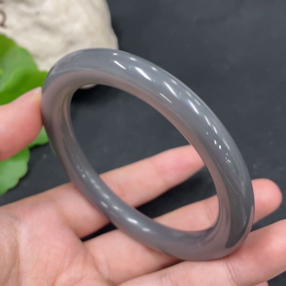 H31635266 Hetian Jade Round Bangle Size 57 Gross Weight Approx. 41.7g