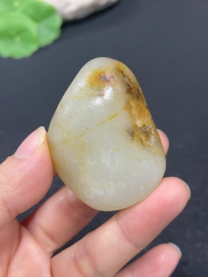 H42954776 和田玉        货品总重约59.5g   皮色成因未定