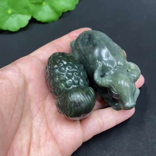 H30546008 Hetian Jade Handheld Piece - Ox - Sheep - Total Weight Approx. 177.3g