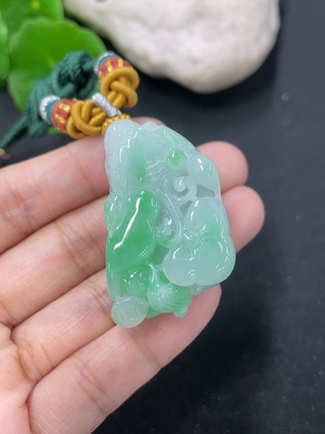 F46550921 翡翠挂件貔貅 货品总约重 含绳37.53g