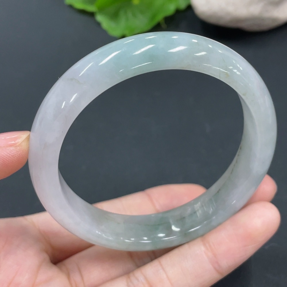 F21353359 Jadeite Round Bracelet Size 53.7 Total Weight 46.421g