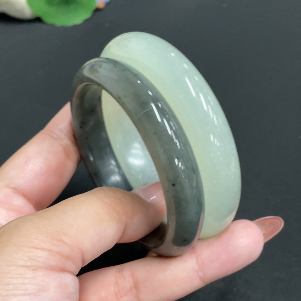 H34005933 Xiuyu (Serpentine Jade) Round Bracelet