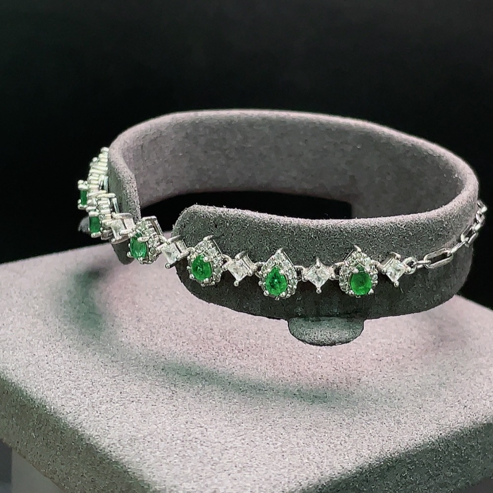 C33923339 Emerald Bracelet Non-Gold Clarity Enhancement Total Weight Approx. 5.08g
