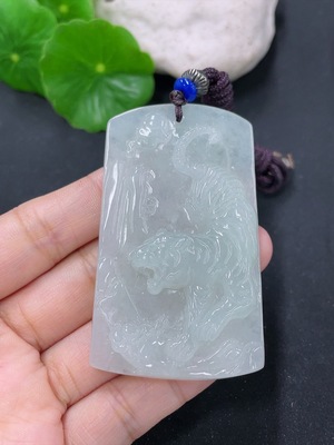 F43139086 翡翠挂件虎牌 货品总约重 含绳39.62g 非金