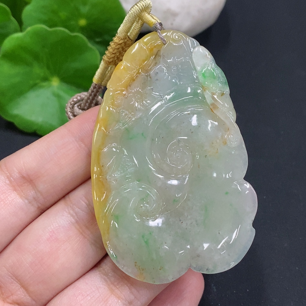 F32740746 Jadeite Ruyi Pendant Total weight including string approx. 32.7g (Color origin undetermined)