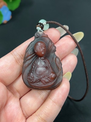 H41947169 紫绿玛瑙挂件 坐禅小沙弥 货品总重约[含绳]35g