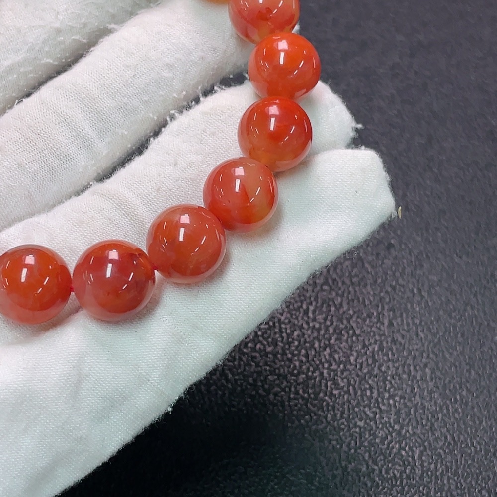 C34949764 Red Agate Bracelet with Visible Organic Matter, Total Weight Approximately 46.8g, Size About 12.7mm
