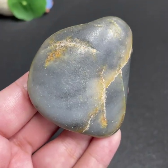 H30462754 Hetian Jade with undetermined skin color origin, total weight about 86g