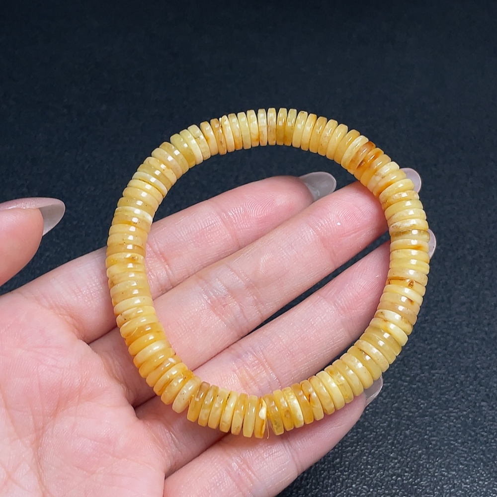 C32744792 Amber Beeswax Bracelet Total Weight About 8.91g Size About 8.1mm