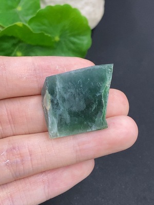 F41900556 翡翠毛货随形挂件 货品总重量约8克
