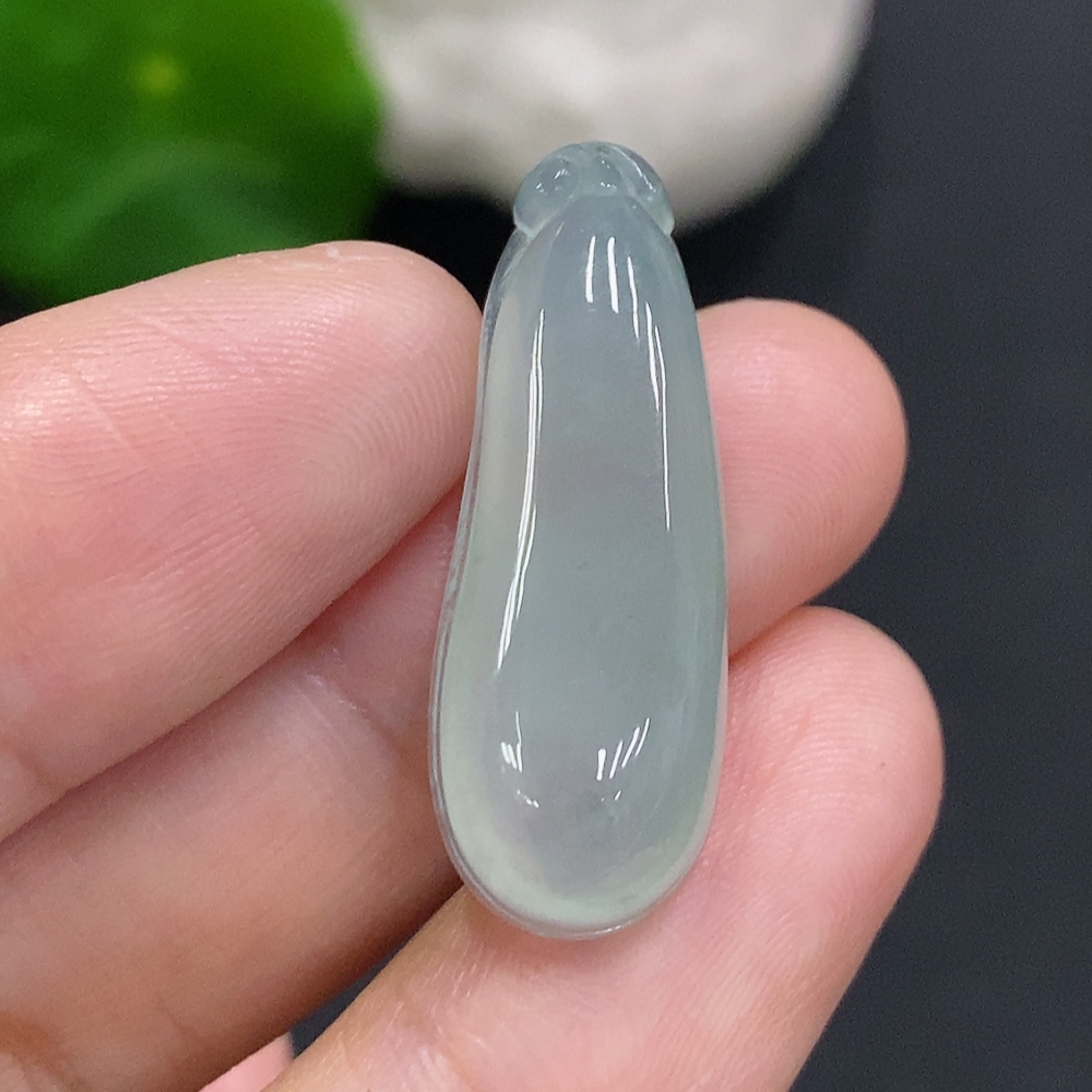 F34000522 Jadeite Blessing Melon Pendant with a total weight of approximately 4.1 grams