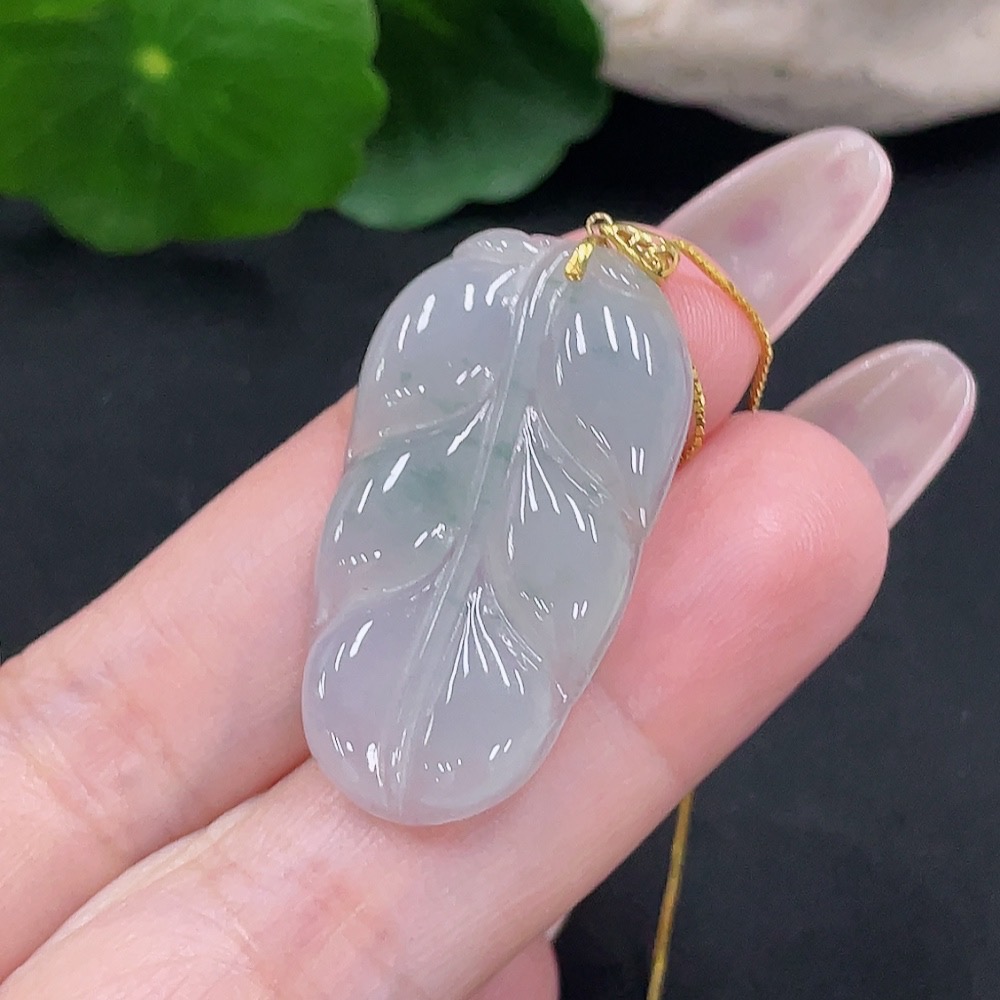 F34068794 Jadeite Leaf Pendant with 18K Gold, Non-Gold Chain, Total Weight Approx. 3.9g (Excluding Chain)