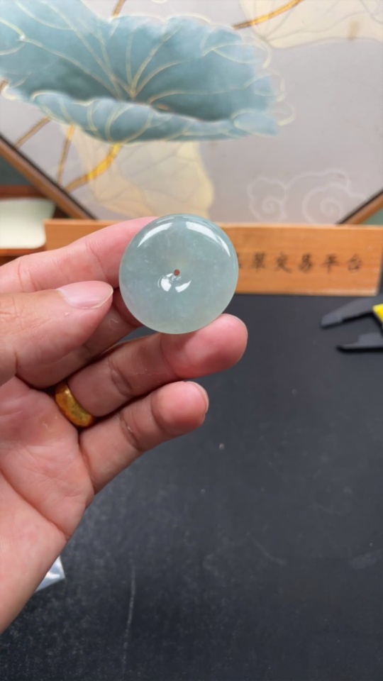 F35115560 Jadeite Peace Knot Pendant Total Weight Approx. 13.62g