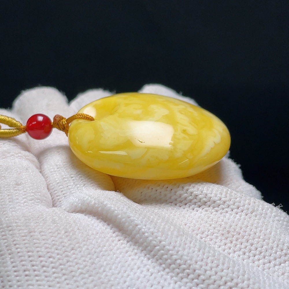 C34993437 Amber Beeswax Pendant Total Weight Approx. 12.62g with Rope