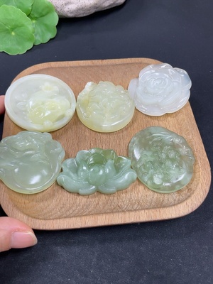 H41908969 岫玉（蛇纹石玉）挂件     货品总重约146.8g