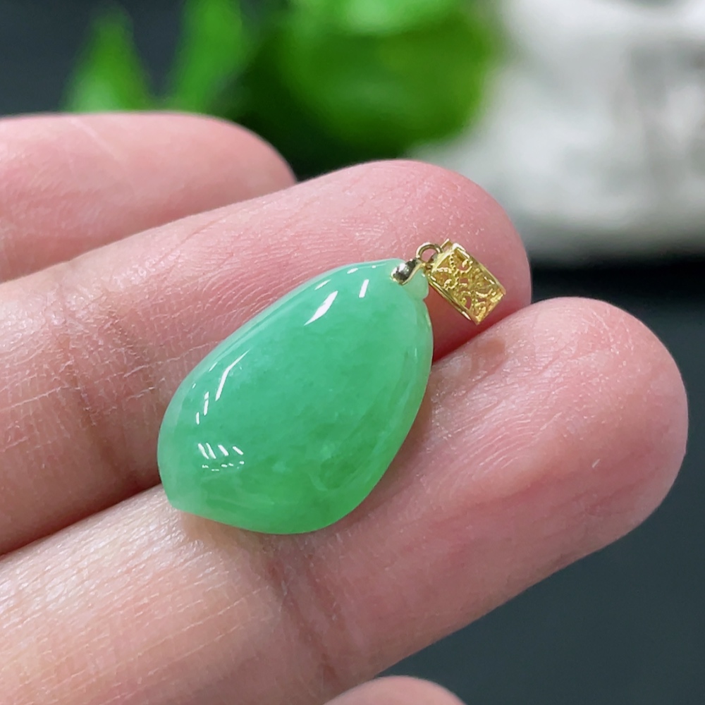 F33935235 Jadeite Peach Pendant with 18K Gold Clasp, Total Weight Approx. 1.68g