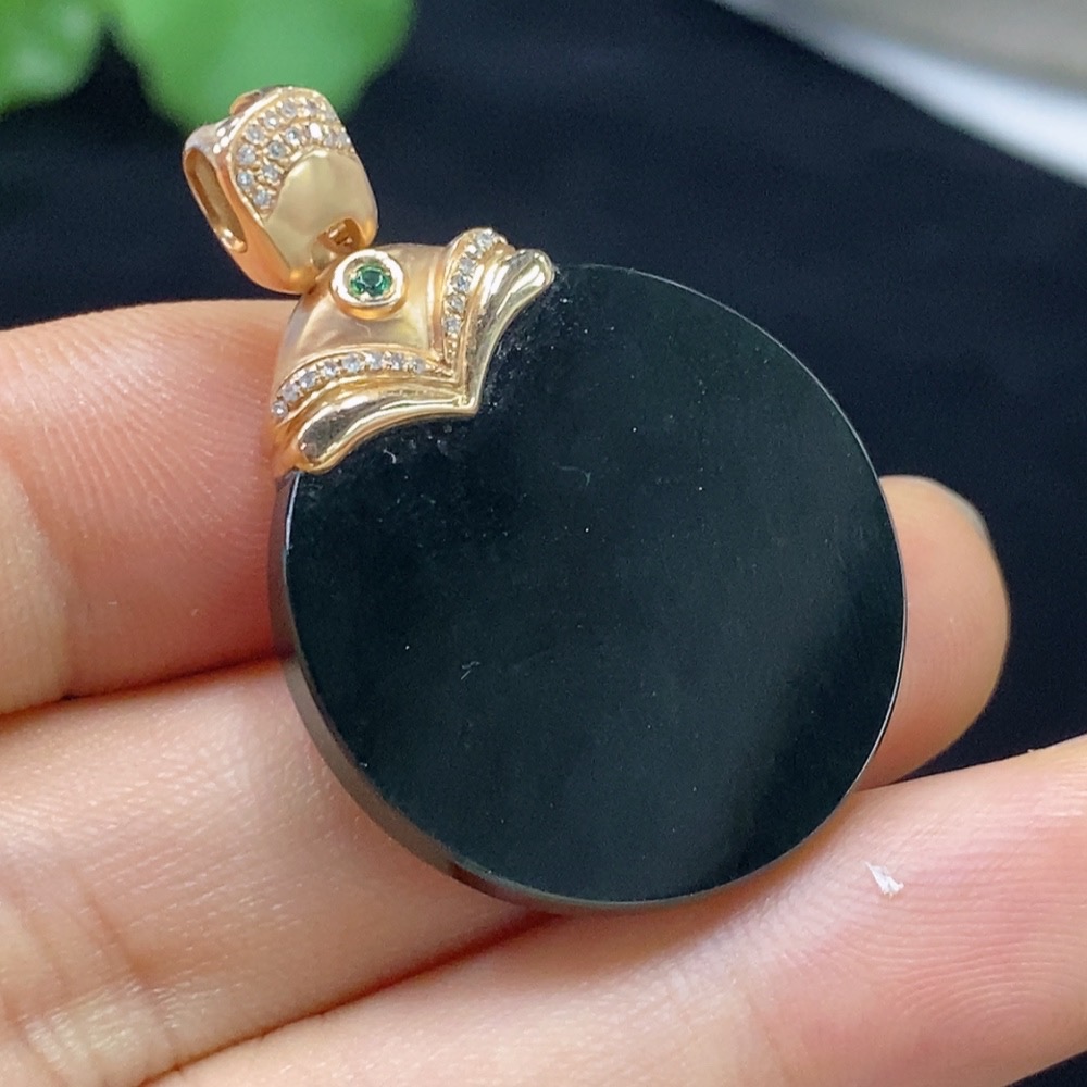 F31601127 Jadeite Plain Pendant with 18K Diamond Accents, Total Weight Approx. 7.16g