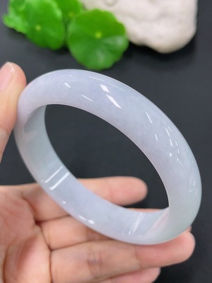 F41934434 翡翠正圈手镯 圈口58.3mm 货品总约重57.64g