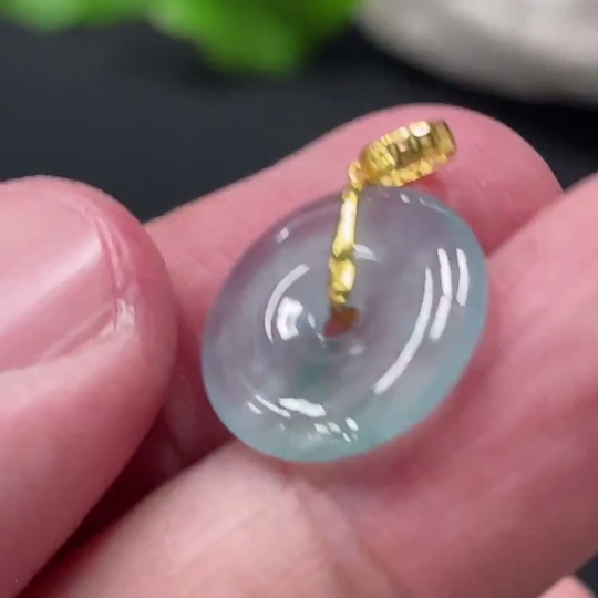 F27070049 Jadeite Safety Pendant with 18k Gold Clasp, Total Weight Approx. 1g