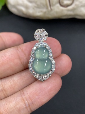 F46597085 翡翠镶嵌葫芦吊坠 非金 货品总约重4.67g