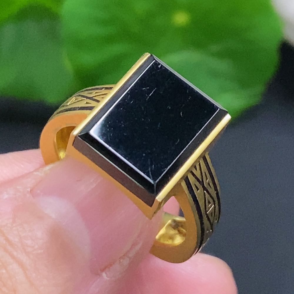 F33932430 Jadeite and 18K Gold Mounted Ring Size 17 Total Weight Approx. 8.4g