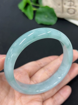 F46544811 翡翠正圈手镯  59.5圈口  货品总重约56.7克