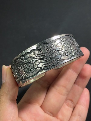 W32714646 Wide Dragon Pattern Silver Bracelet Approximately 64g Miscellaneous