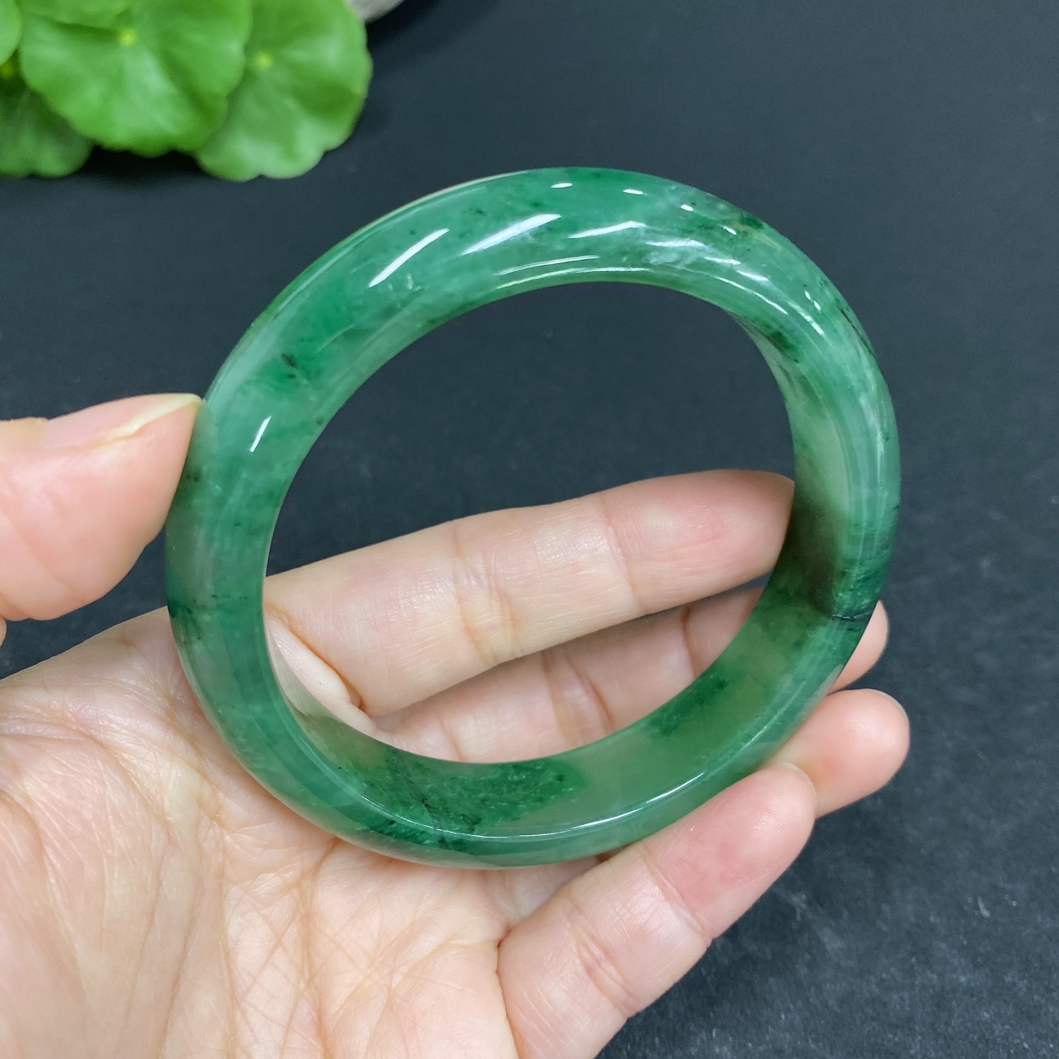 H33903693 African Emerald (Dulong Jade) Round Bracelet