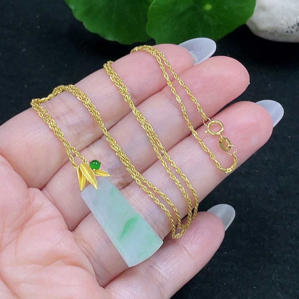 F33916862 Jadeite Plain Pendant 18DP with 18K Gold Total: Approx. 2.3g (incl. chain)