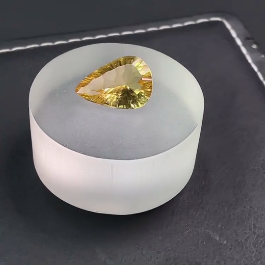 C22498444 Crystal Loose Stone Total Weight Approximately 7.955 Carats