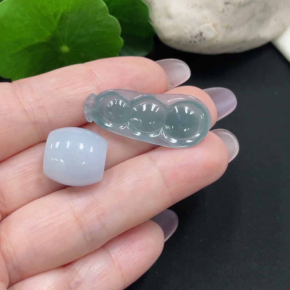 F34966860 Jadeite Pendants Sell as a Lot