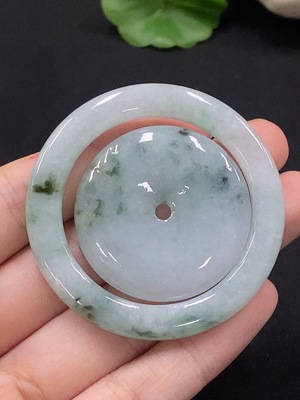 F34028662 Jadeite mother-child button set containing other mineral components