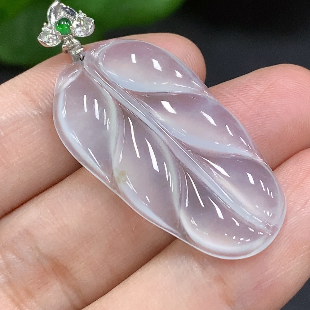 F32801214 Jadeite Leaf Pendant with 18K Gold Bail Total Weight Approx. 4.4g (Diamond Accents)