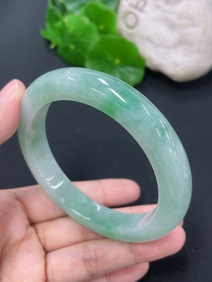 F46551903 翡翠正圈手镯 圈口55.8mm 货品总约重56.98g