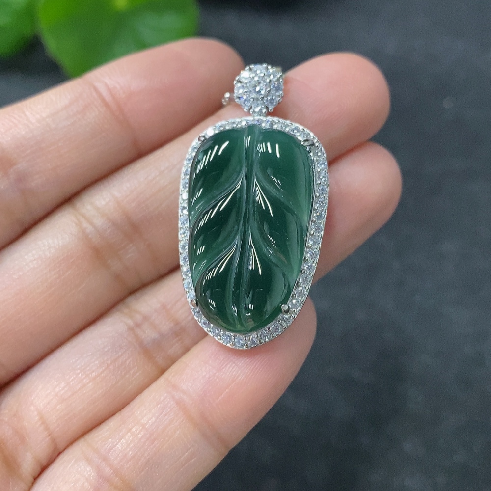 F33912505 Jadeite Inlaid Leaf Pendant Non-Gold Total Weight Approx. 8.65g Including Chain