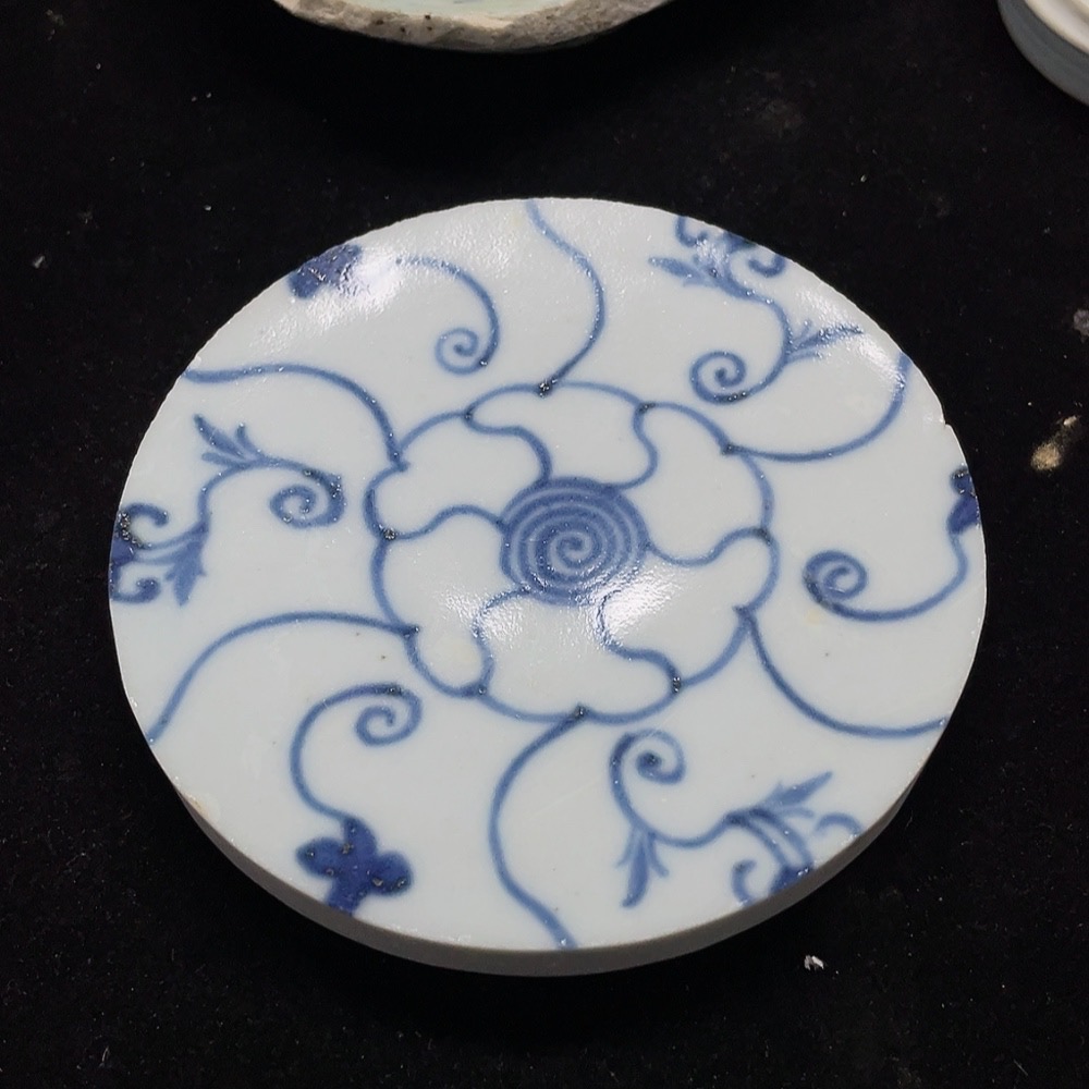 W32766473 Porcelain 4pcs Complete Set Blue and White Floral Porcelain Shards (subject to actual item)