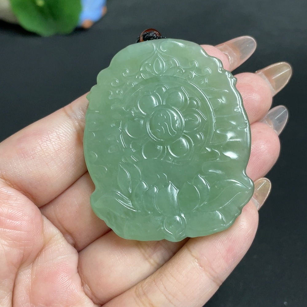 H32736601 Hetian Jade Pendant Guanyin Total Weight (including rope) 34.9g