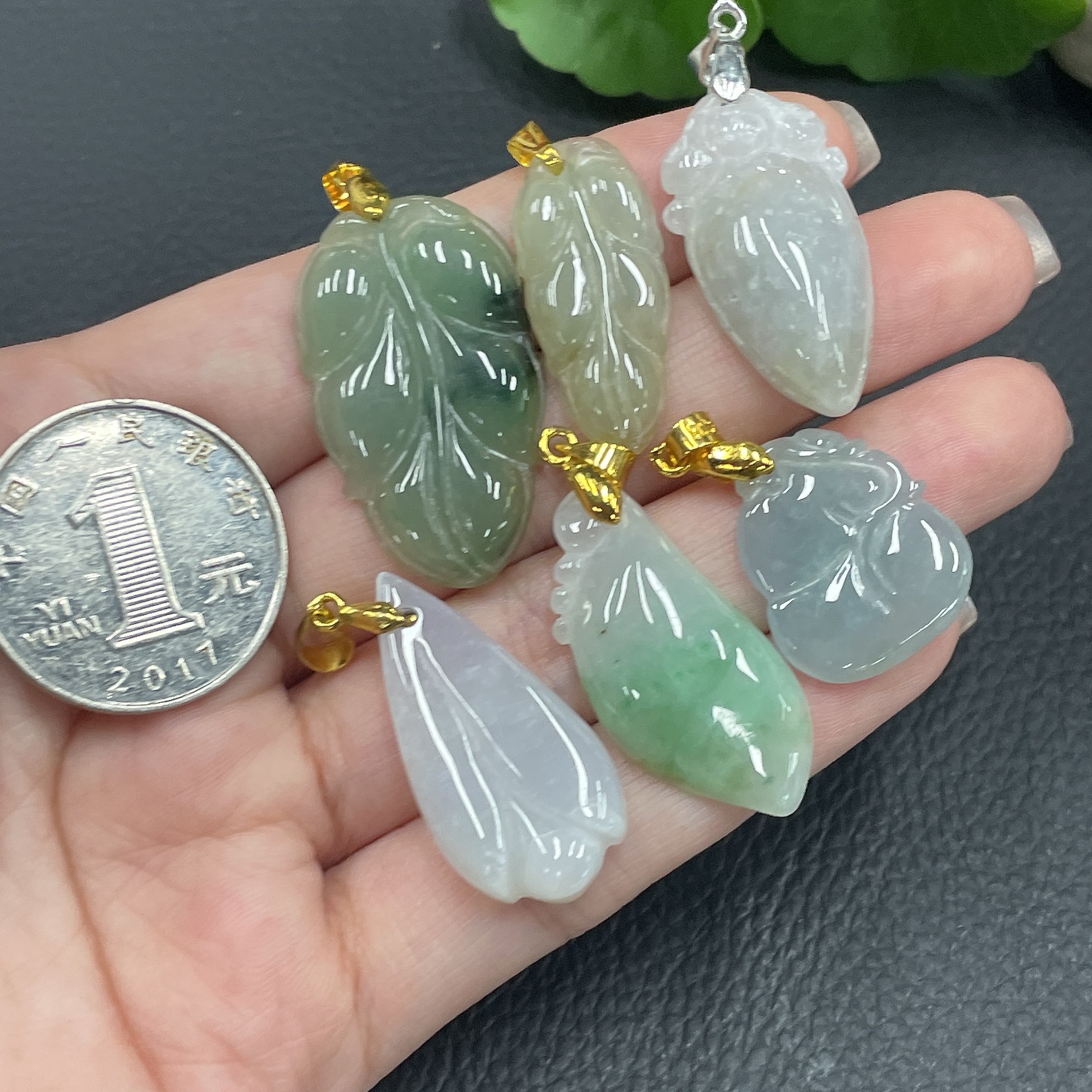 F10869085 Jadeite Pendant Non-Gold Buckle