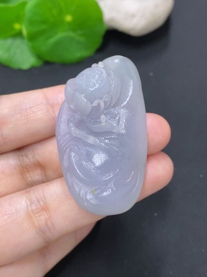 F46552415 翡翠毛货年年有余挂件 货品总重量约23.5克